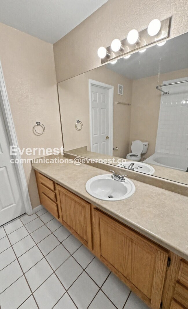 Building Photo - Modern Comfort Meets Mountain Views / 3 beds & 2 Bath / Coming Soon!