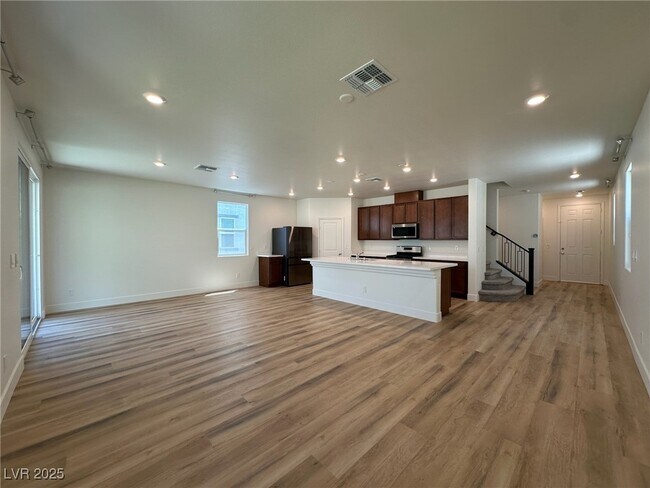 Building Photo - 6988 Sylmar Ave