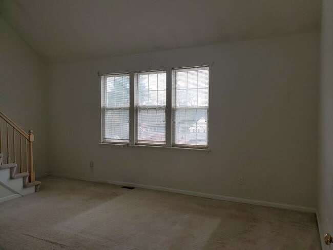 Building Photo - Warm and Inviting Marlborough Single Family Rental Opportunity