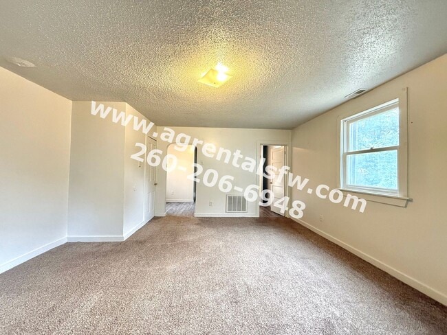 Building Photo - 1 Bedroom House