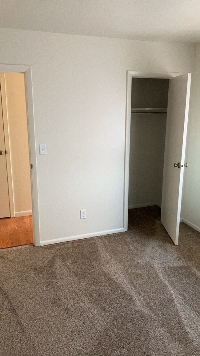 Building Photo - 970 W Alkaline Springs Rd