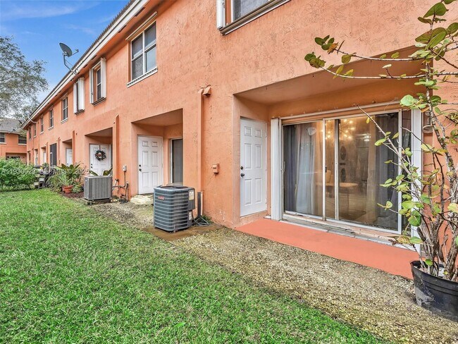 Building Photo - 6747 Sienna Club Dr