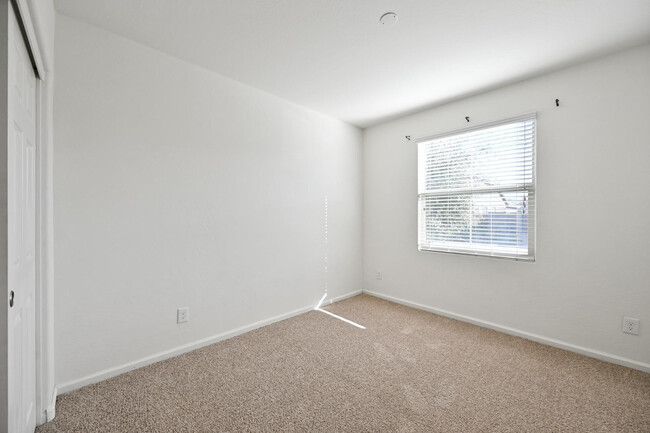 Building Photo - 1630 E Grove St