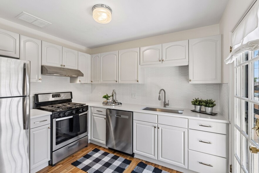 Building Photo - 1600 Winona Ct