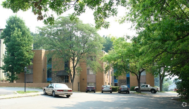 Primary Photo - Cambridge House Apartmemts