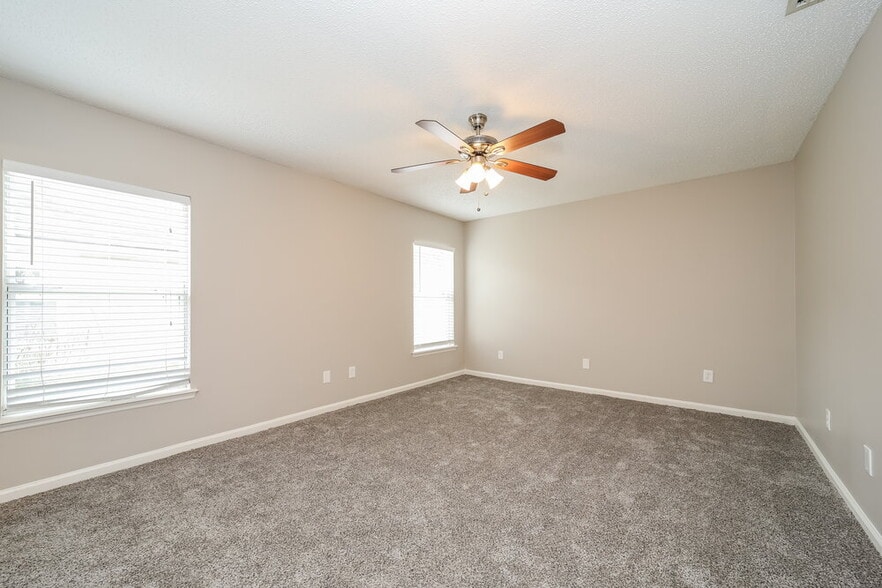 Building Photo - 440 Sanwick Dr