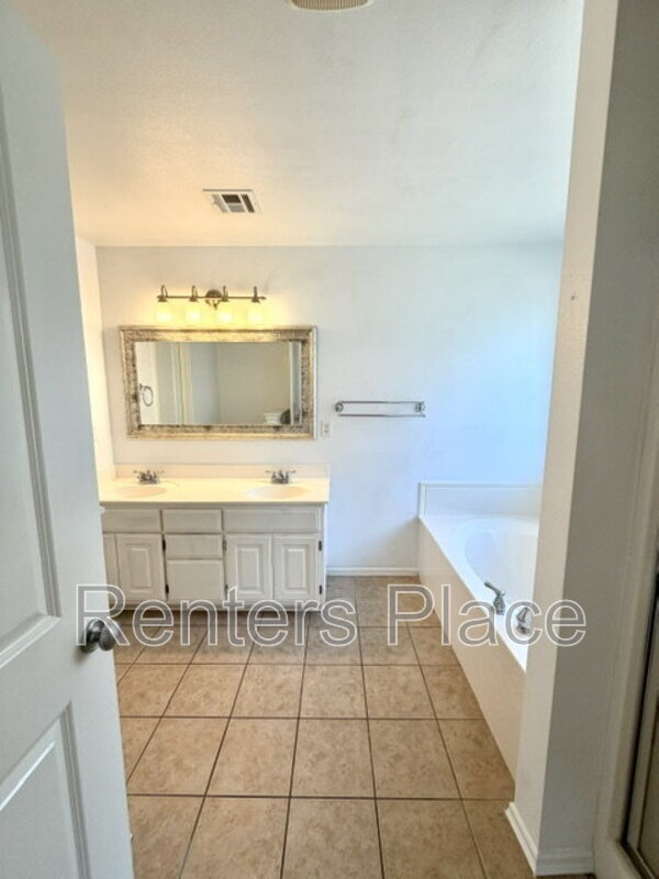 Building Photo - 2006 W J St