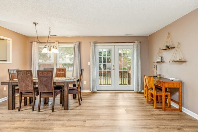 Building Photo - 1526 Fort Bragg Rd