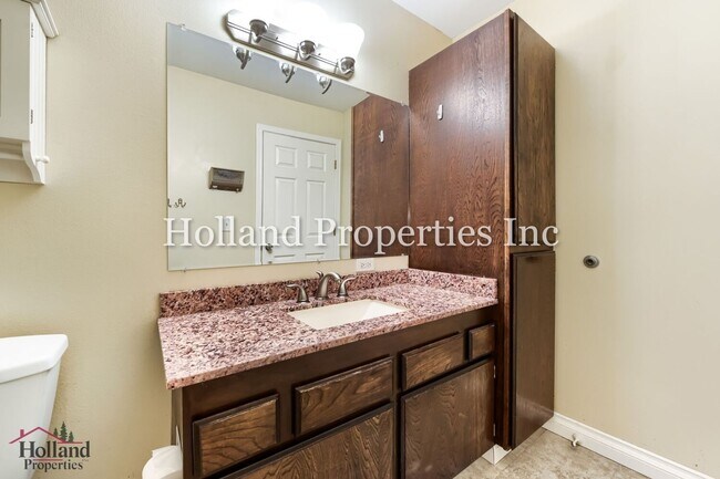 Building Photo - 8747 SW Brightfield Cir