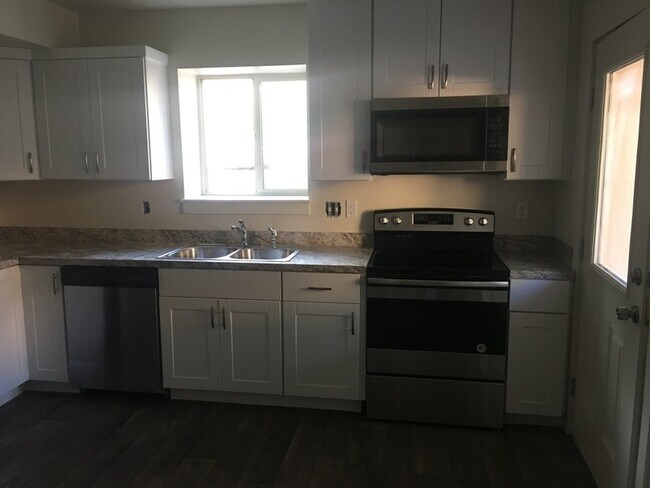 Building Photo - 1461 Wild Rose Way