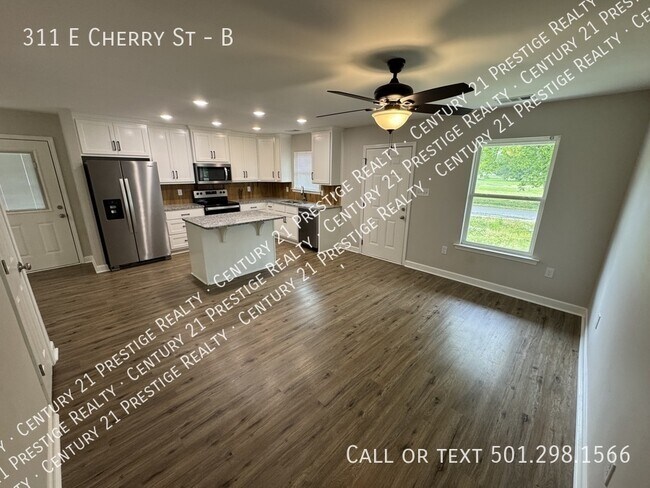 Building Photo - 311 E Cherry St