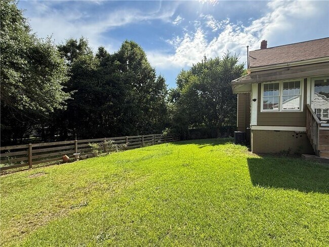 Building Photo - 5058 Austell Powder Springs Rd