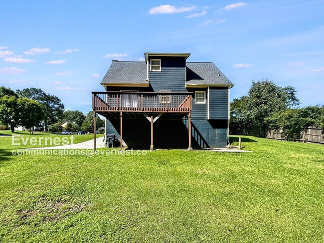 Building Photo - 704 Wilkes Dr