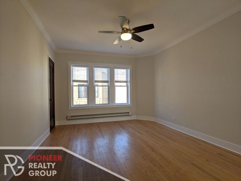 Building Photo - 3815 N Greenview Ave