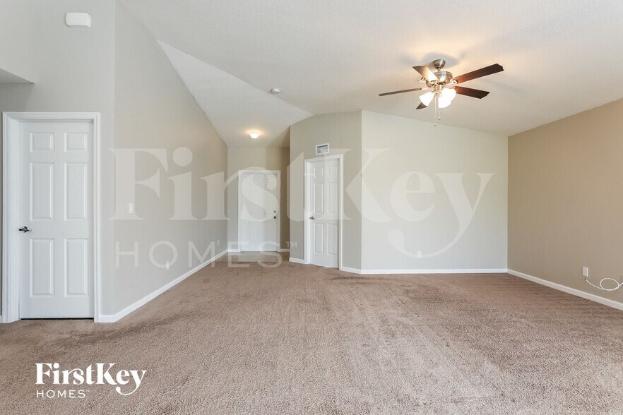 Building Photo - 461 SW Kestor Dr