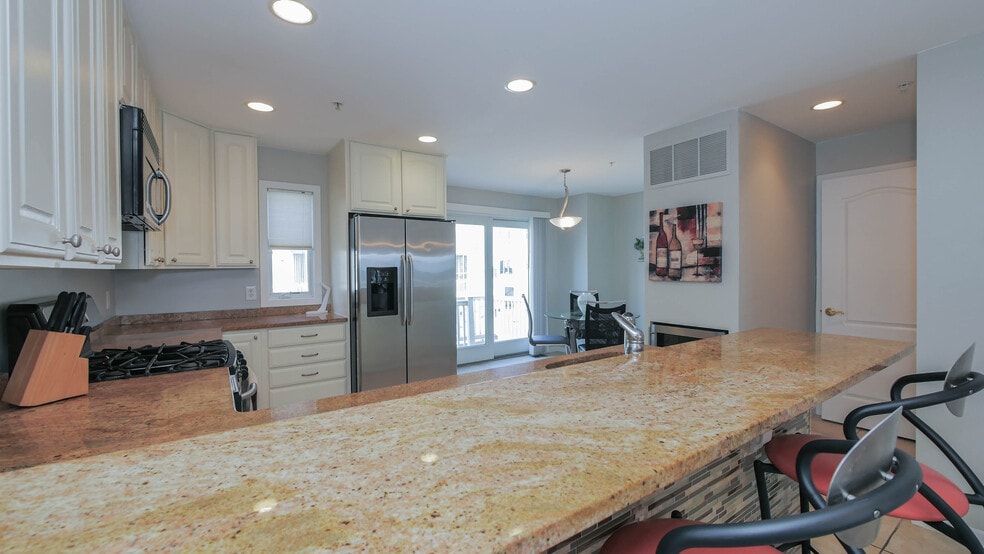 Building Photo - 137 S Berkley Sq