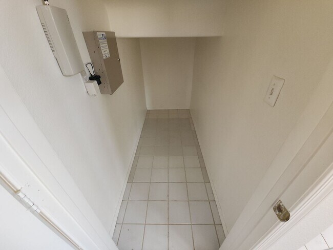 Building Photo - Two story in well established Las Vegas neighborhood