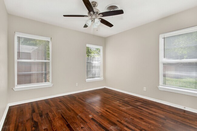 Building Photo - 2 Bedroom, 1 Bath House in Casa View!