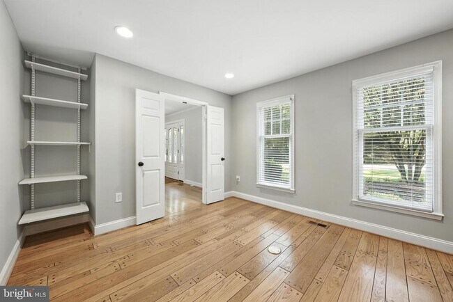 Building Photo - 10198 Cedar Pond Dr