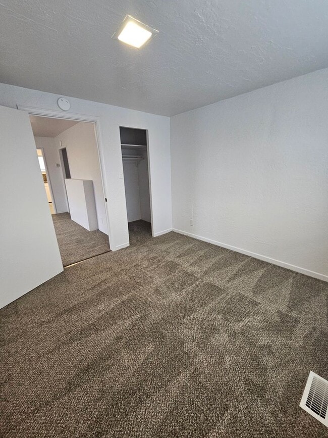 Building Photo - Almost 1300 sqft of Living Space with Plenty of Parking