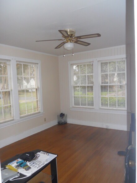 Building Photo - 528 Stephenson St