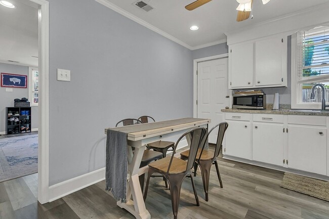 Building Photo - Charming West Ashley Bungalow