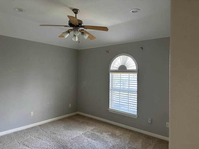Building Photo - 10416 Canyon Vista Way