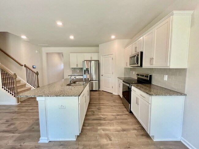 Building Photo - Spacious 5-Bedroom Haven With 3 Full Baths...