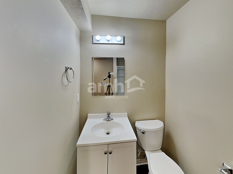 Building Photo - 2103 W 2265 N