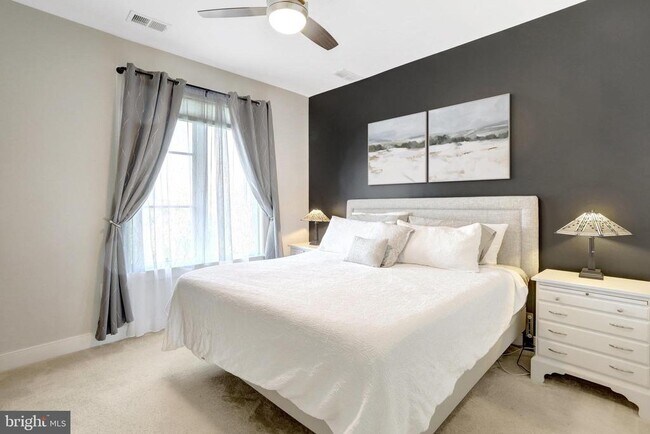 Building Photo - 2004 Potomac Ave