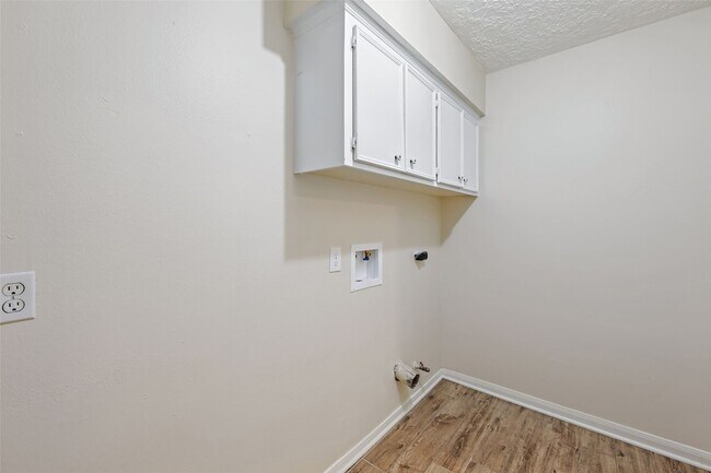 Building Photo - 10735 Kitty Brook Dr