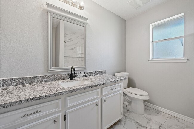 Building Photo - 16111 Fan Tail Dr
