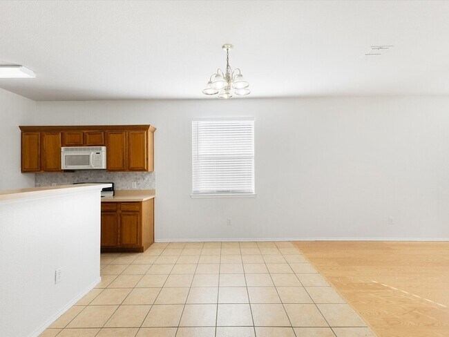 Building Photo - 548 Linacre Dr