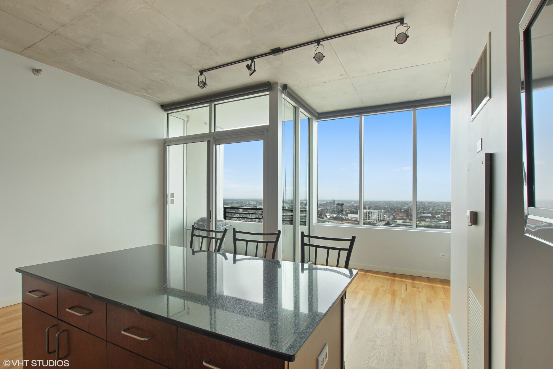 Building Photo - 1720 S Michigan Ave