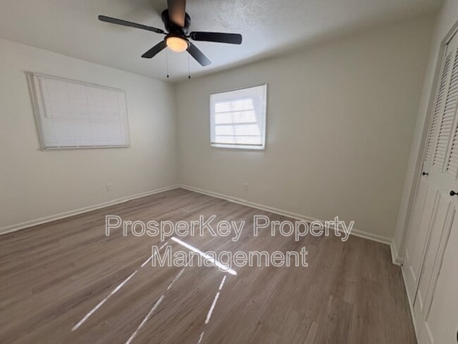 Building Photo - 2236 Danbury Dr