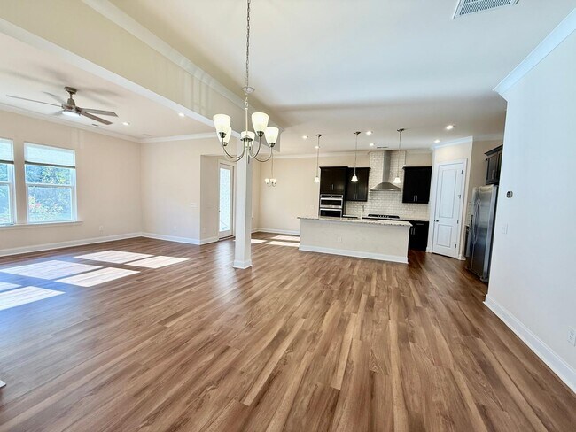 Building Photo - 127 Heathbrook Ln