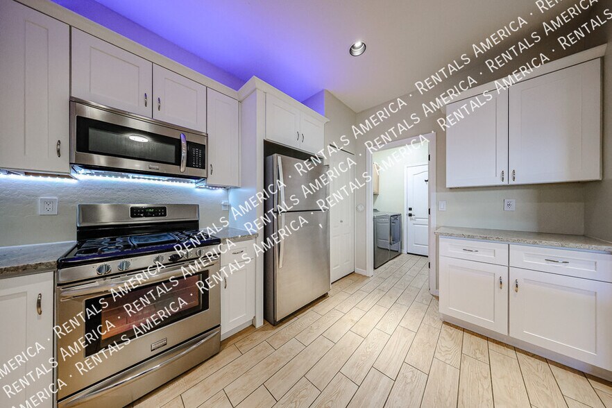 Building Photo - 17219 N 19th Run