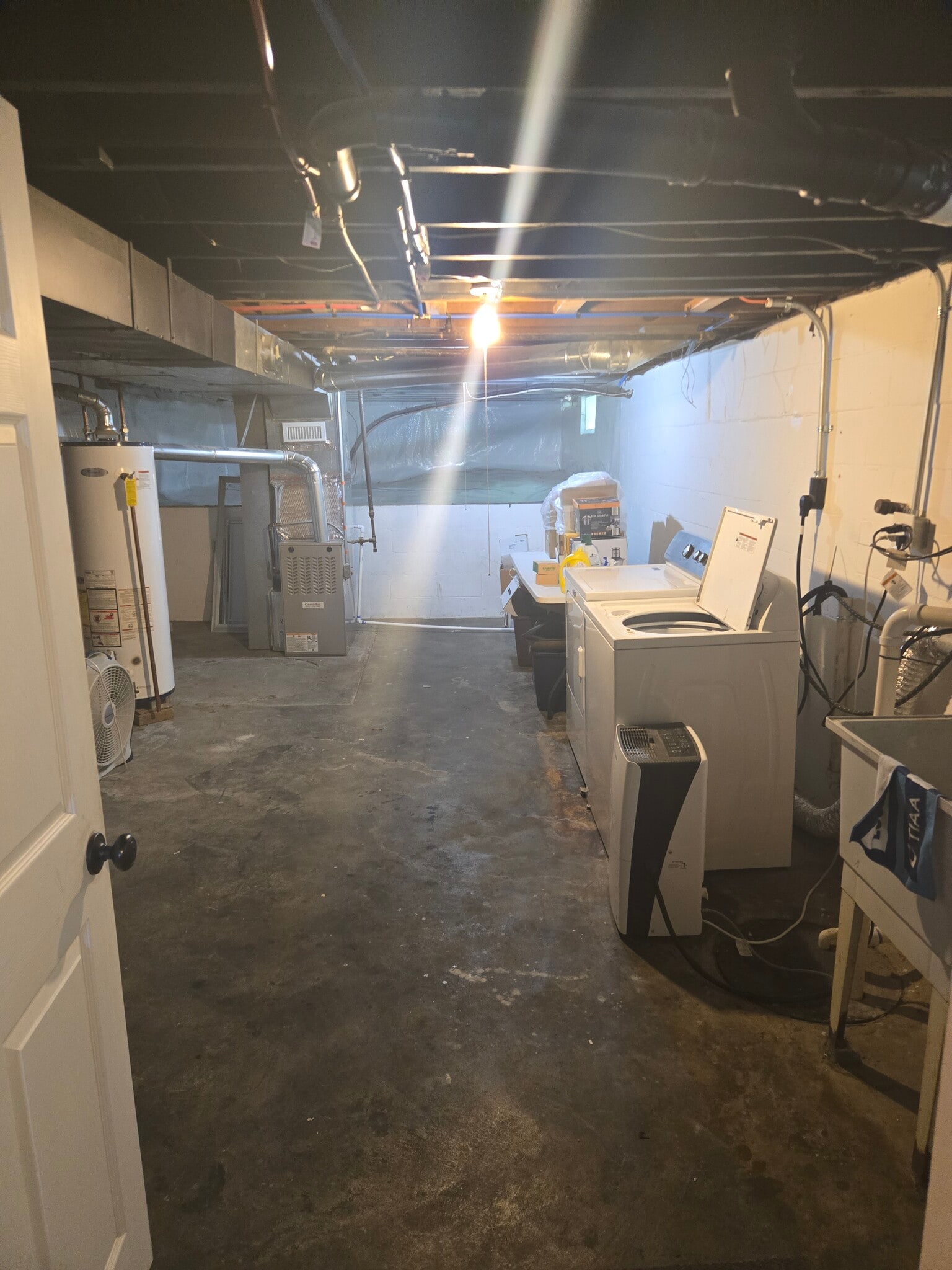 Basment Laundry - 6351 Broadway St