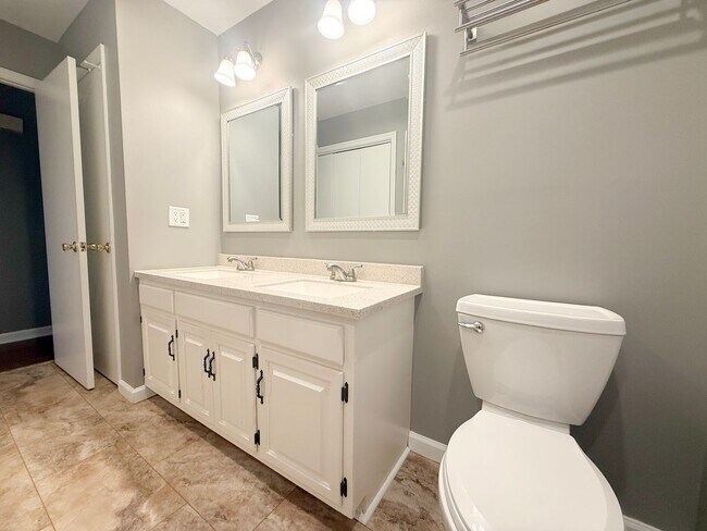 Building Photo - Pet-Friendly 3-Bedroom Home with Fenced Yard, Sun Room & Utilities Included