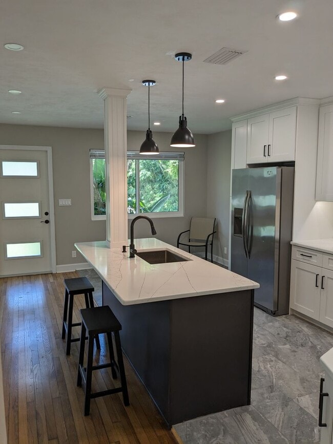 Building Photo - Beachside 3 bedroom, 2 bathroom in Daytona Beach