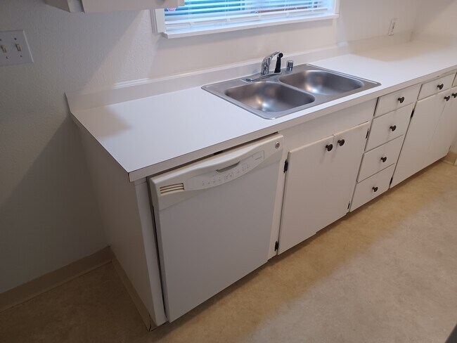 Building Photo - 15220 22nd Ave E