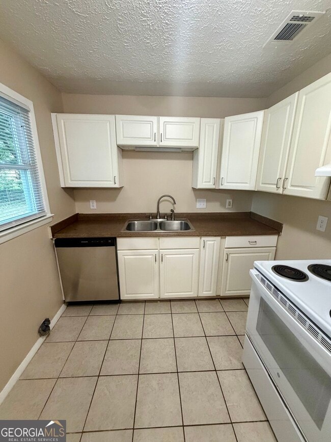 Building Photo - 814 Crestwood Terrace