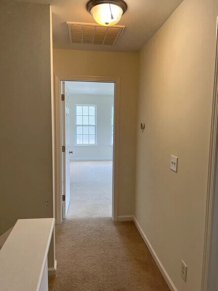 Building Photo - Room in Townhome on Dunlevy Way