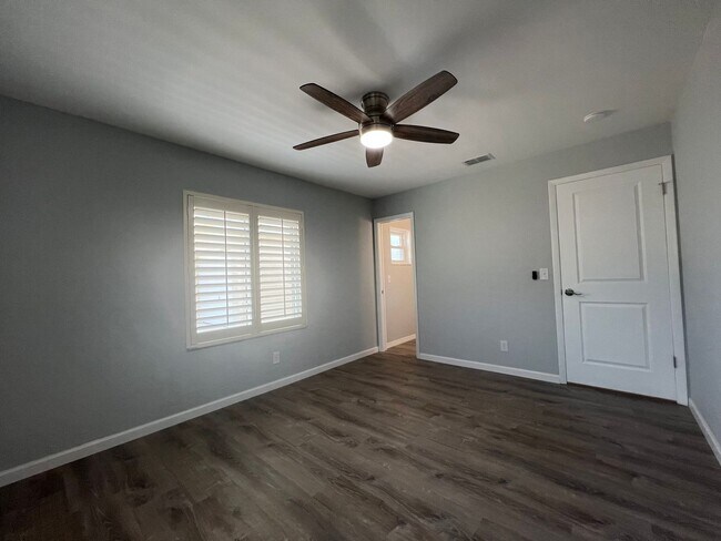 Building Photo - 5173 Pineland Ave