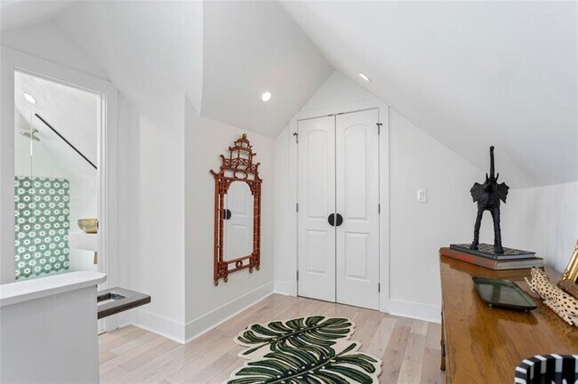 Building Photo - 724 Charles Allen Dr NE