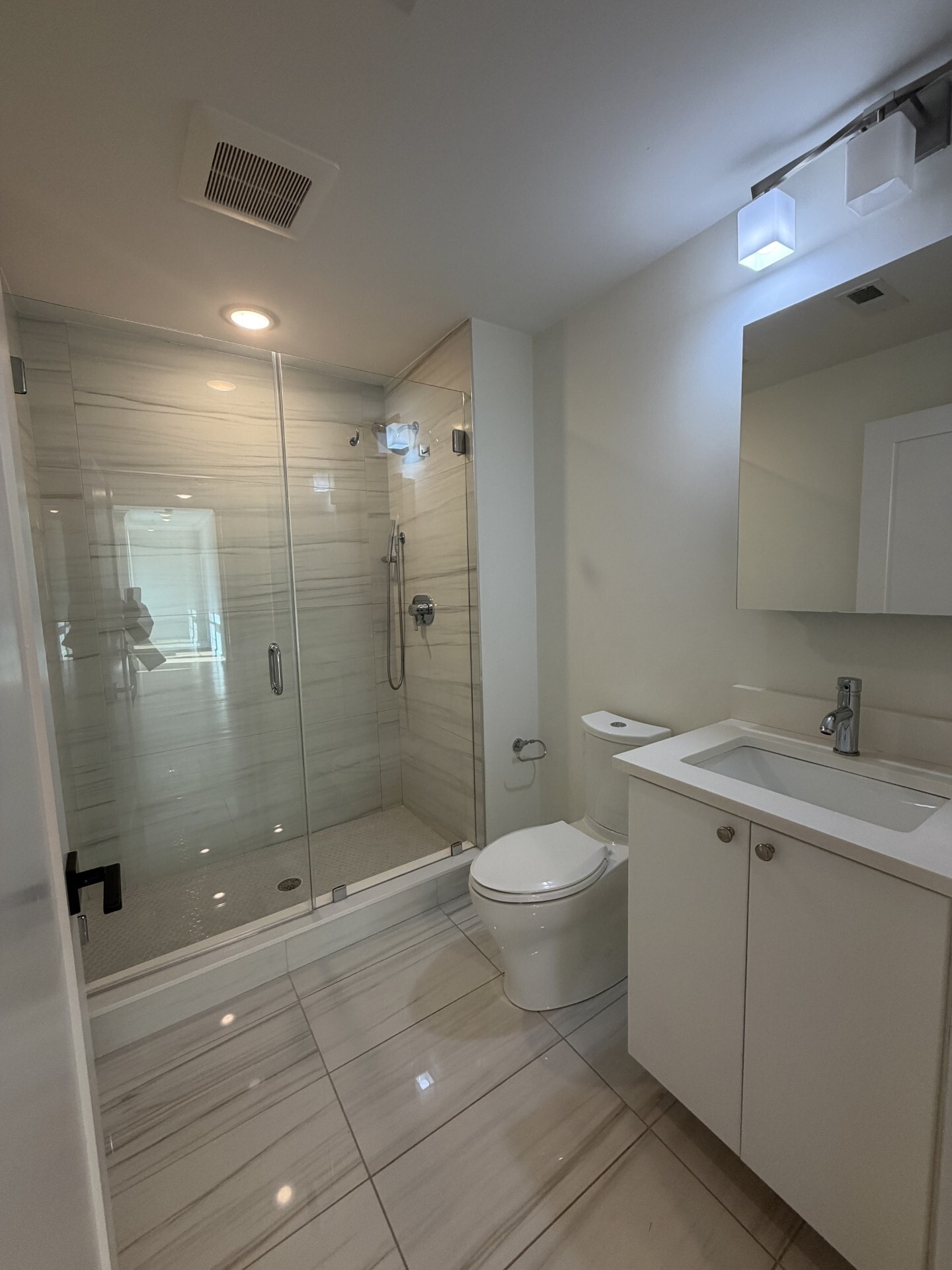 Building Photo - 104 Warren St