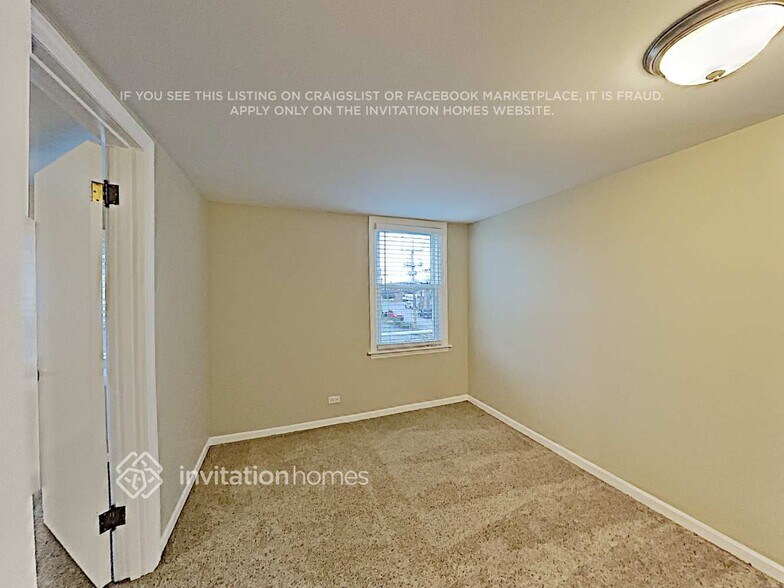 Building Photo - 4015 W 105th St