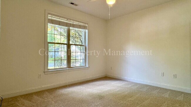 Building Photo - 8854 Plantation Landing Dr