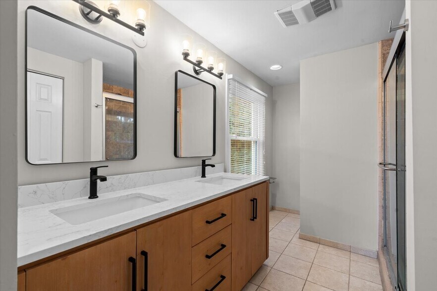 Building Photo - 5476 Van Ness Dr