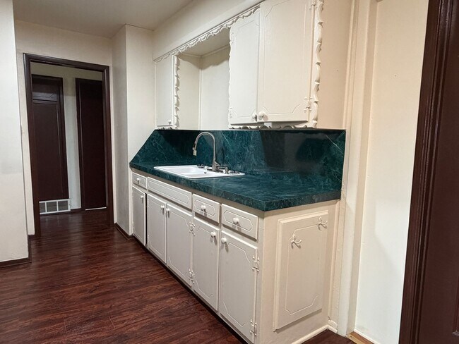 Building Photo - 84 SW 45th St